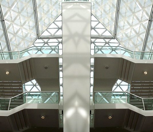 Room 2 – Kandinsky’s circles and Judd’s cubes in the K20